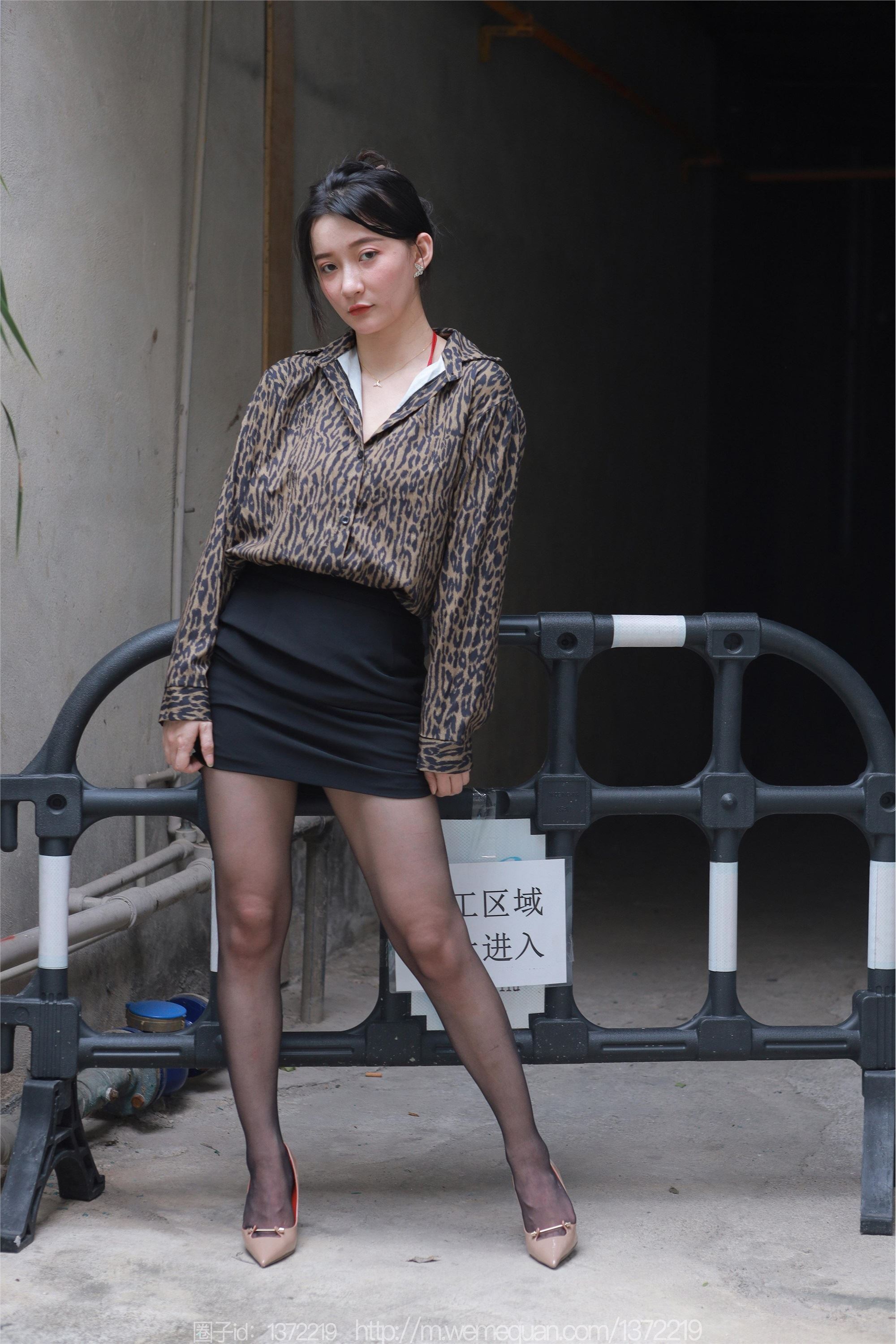 IESS异思趣向  2023.07.24 丝享家 1488 秋秋《孤身走暗巷》